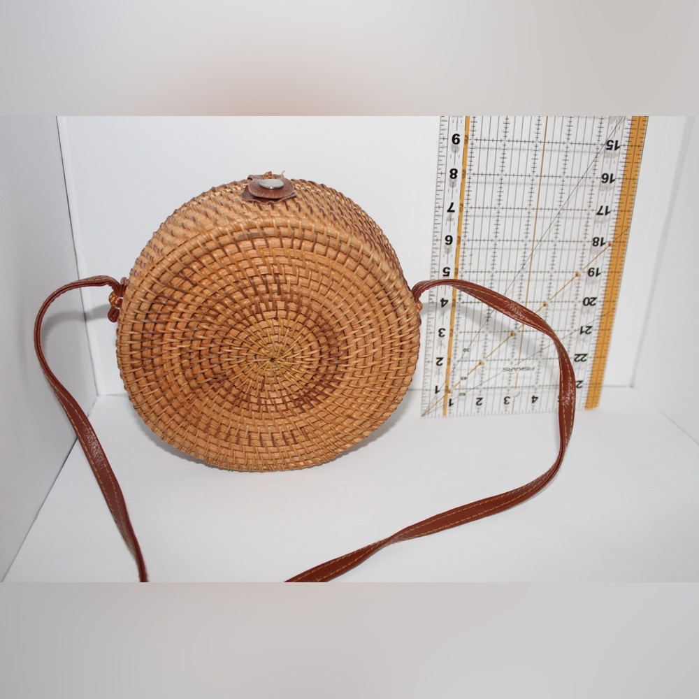 Round Rattan Wicker Crossbody Boho Bag - Picture 5 of 7